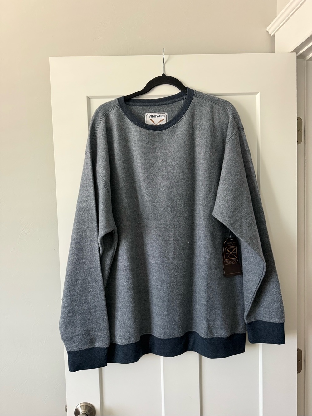 Vineyard Vines Men's Heather Gray Crewneck Sweater with Navy Trim